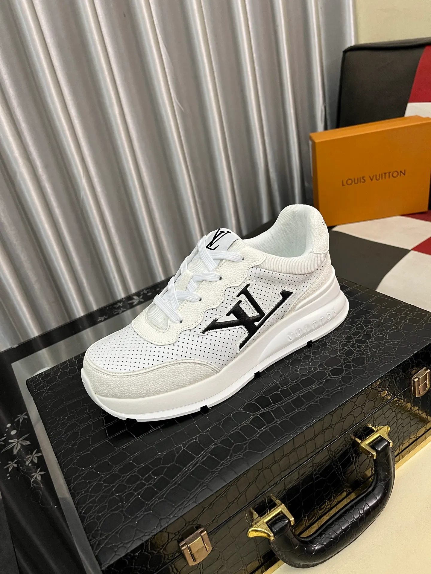 Men's shoes 💰458⌚️⌚️[Louis Vuitton LV] Dad shoes are popular casual sports shoes with outsole, breathable and comfortable, easy to walk, trendy men's versatile fly woven epoxy with ➕leather lining➕Gucci's popular original outsole, sports and running style, super comfortable. Code number 38-44